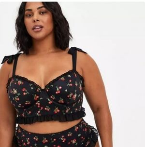🍁🍂Torrid size 2 cherry Satin Ruffle Underwire Bra